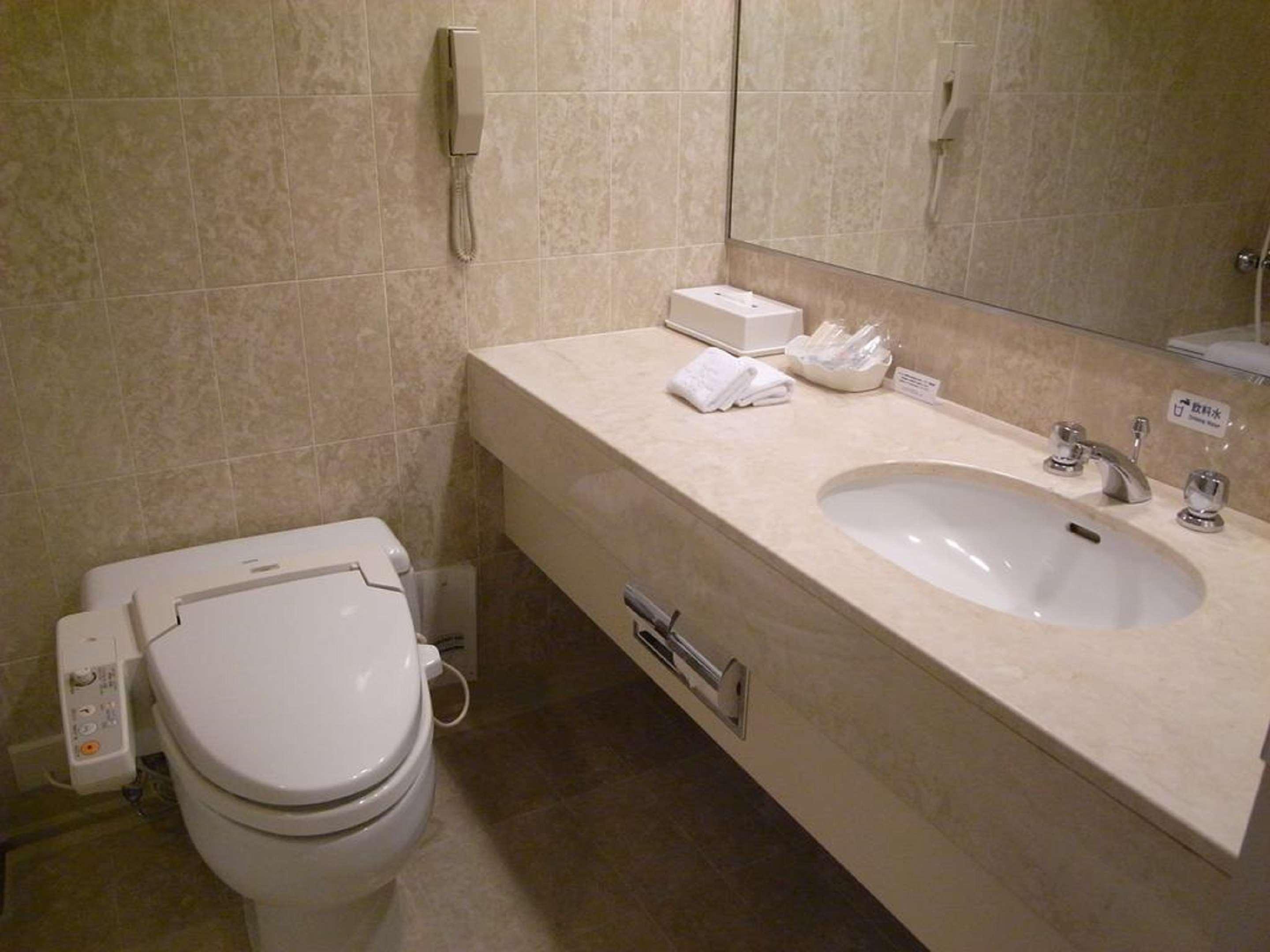 The Global View Nagasaki Otel Dış mekan fotoğraf A modern bathroom in a hotel