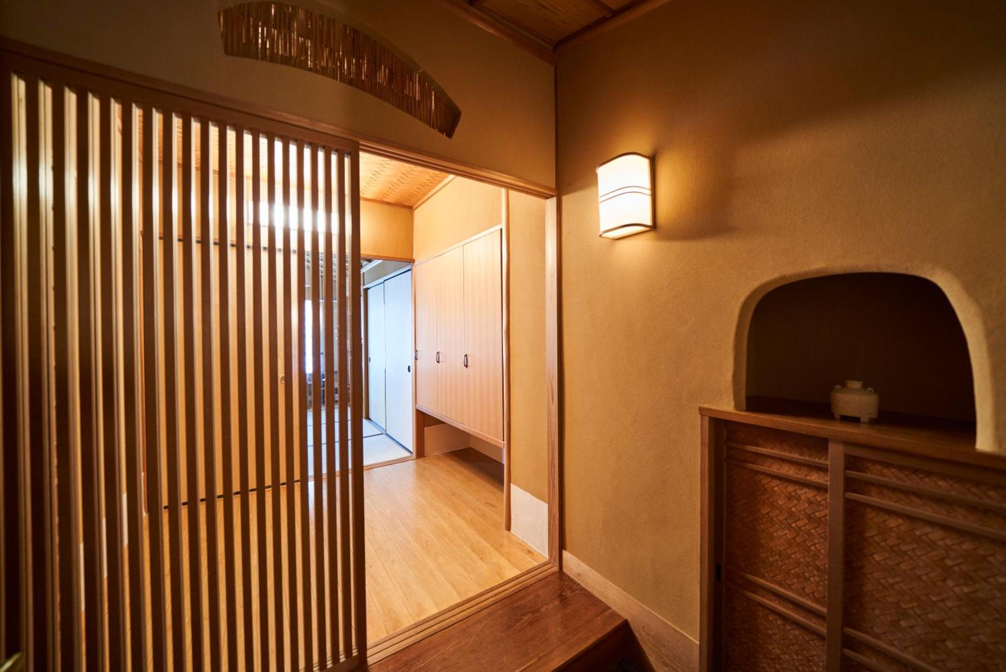 The Global View Nagasaki Otel Dış mekan fotoğraf A shōji in a traditional Japanese house
