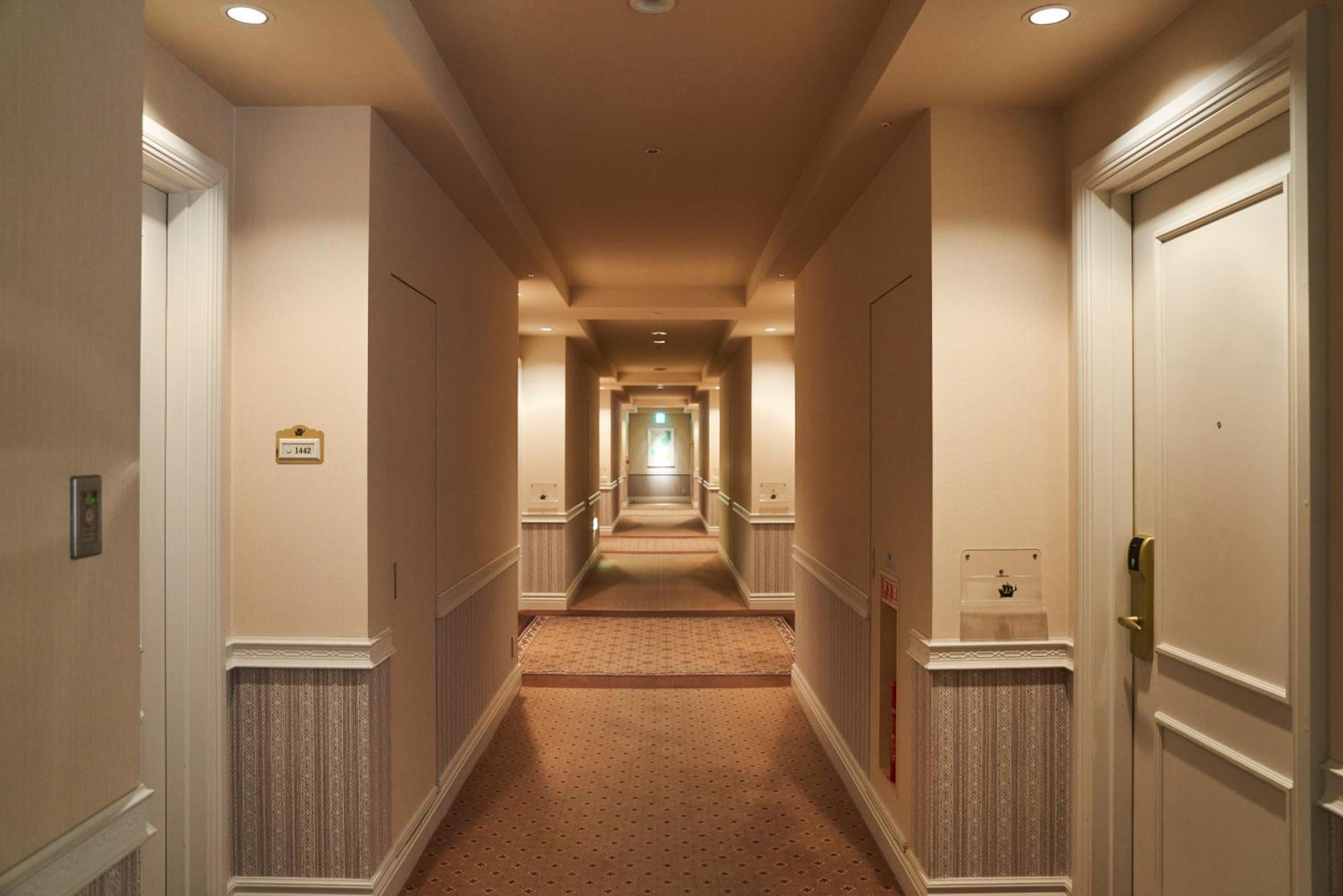 The Global View Nagasaki Otel Dış mekan fotoğraf A typical corridor