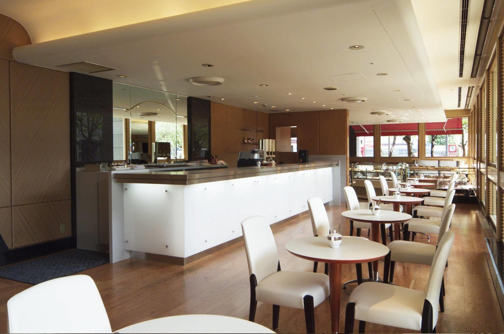 The Global View Nagasaki Otel Restoran fotoğraf The interior of the restaurant